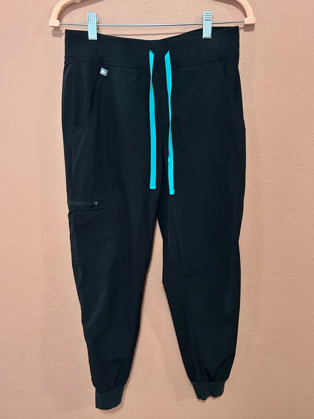 Figs Zamora Jogger Scrub Pants in Black, size Small Petite